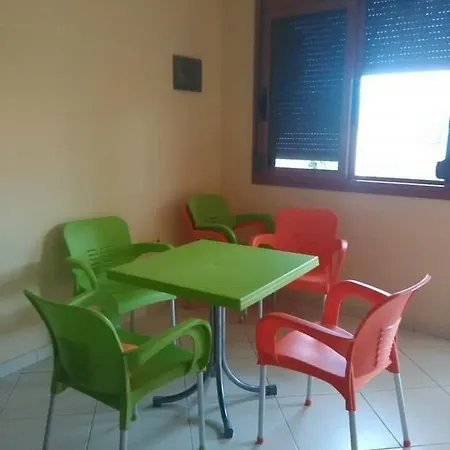 Enos Villa فلورا